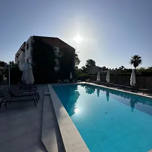 Leo Apartment